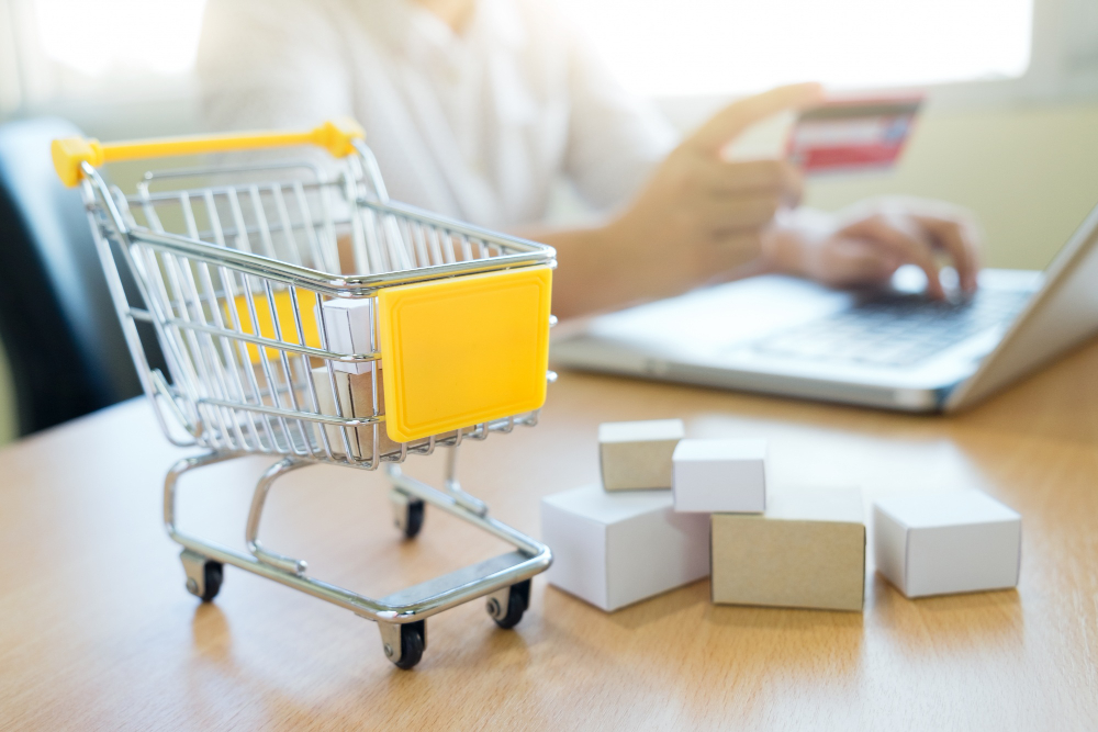 Qual é a diferença entre e-commerce e loja virtual e como o omnichannel redefine o varejo